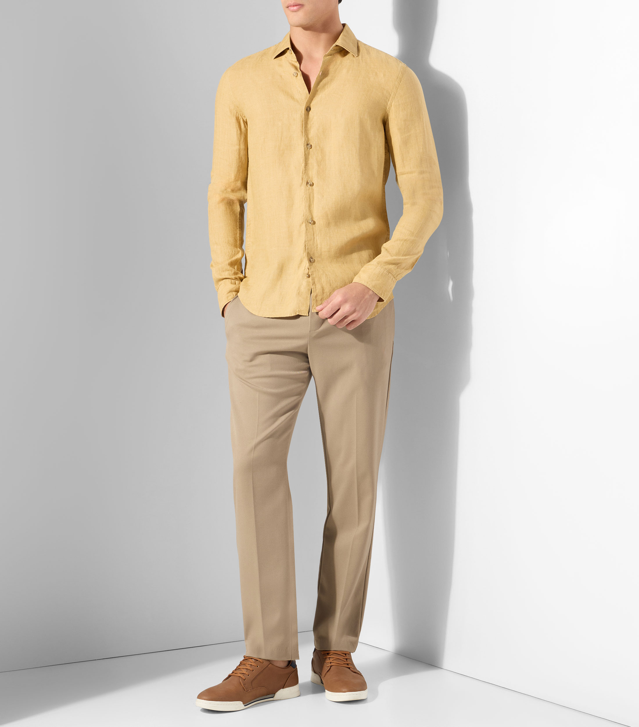 Camisa lisa en lino con manga larga Hombre